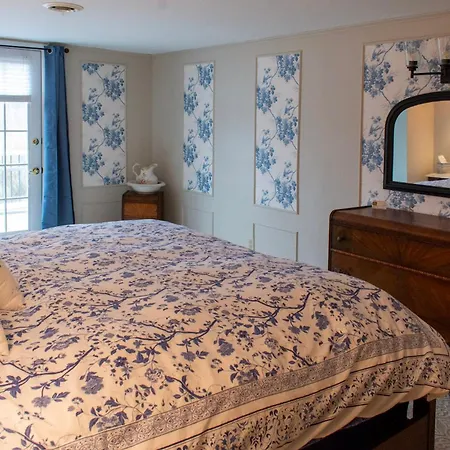 Hudson Manor Bed & Breakfast-2