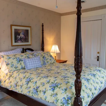 Hudson Manor Bed & Breakfast-3